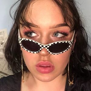 Meet your Posher, Jj